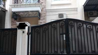 Rumah Dijual di Cakung, Jakarta Timur, LB 150m², Harga Terbaik!