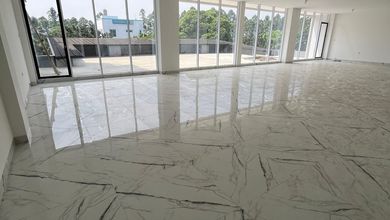 Dijual/ Dikontrakan Gedung Tinggi Bagus Keren Strategis Dipinggir Jalan Duren Sawit Jakarta Timur