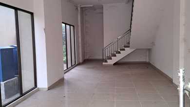Disewakan/Dijual Ruko Modern Bagus Hoek /Badan Strategis Dipinggir Jalan Kelapa Gading Jakarta