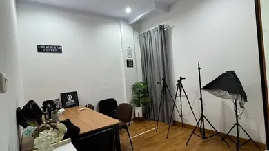 Ruko 3.5 Lantai Siap Pakai di Kawasan Niaga Hidup Cengkareng