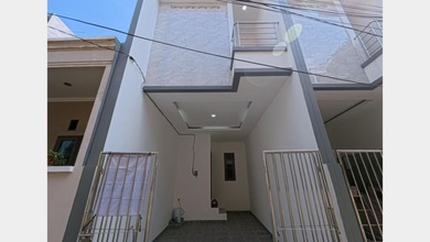Kesempatan Rumah di Tanjung Duren, Jakarta Barat, LB 100m², Harga 1,45 Miliar