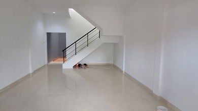 Ruko 2 Lantai SHM Siap Pakai Parkir Luas di Gading Serpong