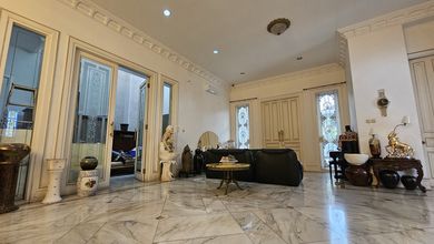 Rumah Elegan di Kebon Jeruk, Jakarta Barat, 4 Kamar Tidur, LT 547m²