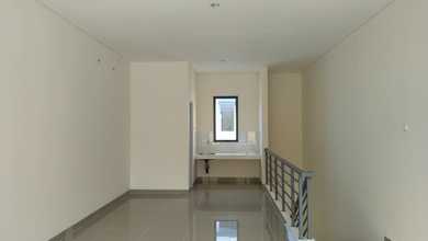 Siap Huni, Ruko, 3 Lantai, di Maggiore