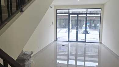 Siap Huni, Ruko, 2 Lantai, Dekat Pusat Perbelanjaan, di Sorrento