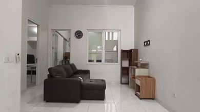 Rumah Sewa Nyaman Lokasi BSD City, Tangerang, LB 80m²