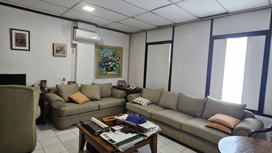 Ruko 5 Lantai Furnish Siap Pakai Jual Cepat di Kebon Jeruk Jakbar