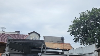 Penawaran Eksklusif, rumah Prestisius di Kav DKI, Jakarta Barat, LB 120m²