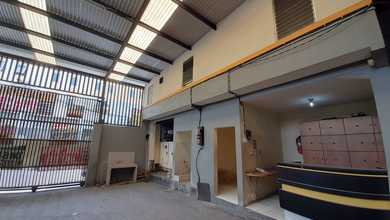 Gudang 3 Lantai dengan Ruangan untuk Kantor di Pik, Jakut