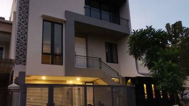 Hunian Elegan di Summarecon Serpong, Tangerang, 4 Kamar Tidur, LT 200m²