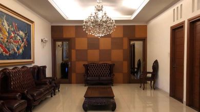 Penawaran Langka, rumah Prestisius di Cipayung, Jakarta Timur, LB 400m²