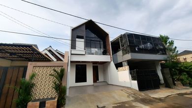 Jual Rumah Strategis di Graha Raya, Tangerang Selatan - LT 120m²