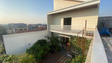 Penawaran Langka, rumah Mewah di Taman Mini, Jakarta Timur, LB 400m²