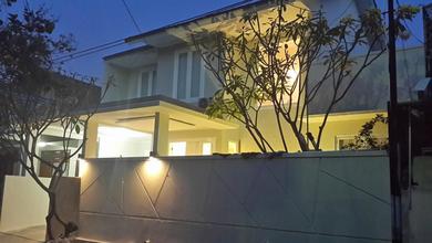 Rumah Elegan di Sektor 9-Bintaro, Tangerang Selatan, 4 KT, LT 144m²