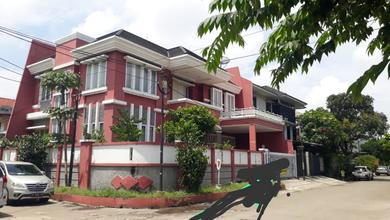 Rumah Area Premium Green Ville, Jakarta Barat - Harga Terbaik 8,3 Miliar