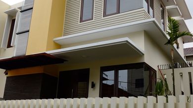 Dijual rumah Mewah di Rawamangun, Jakarta Timur - LT 184m²
