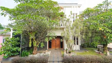 Kesempatan Rumah di Cibubur, Jakarta Timur, LB 250m², Harga 2,5 Miliar