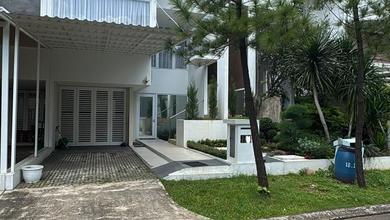 Rumah Mewah di Kawasan Harapan Indah, Bekasi, LB 220m², Harga 3,3 Miliar