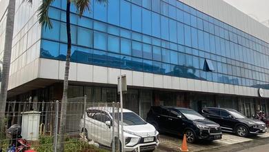 Ruko Hook Bangunan 4 Lantai Sudah Rapih Renov Full di Jakbar