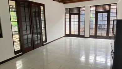 Hunian Mewah di Lebak Bulus, Jakarta Selatan, 5 KT, LT 980m²