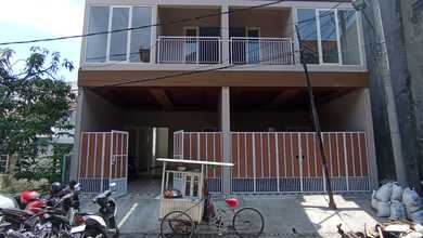 Rumah Dijual di Wiyung, Surabaya, LB 125m², Harga Kompetitif!