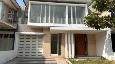 Rumah Mewah di Citraland, Surabaya, 4 Kamar Tidur, LT 180m²