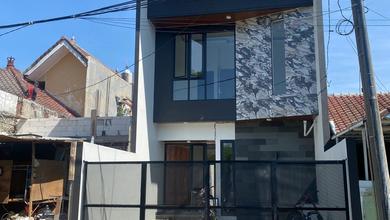 Rumah Siap Huni di Kawasan Rungkut, Surabaya, LT 110m²
