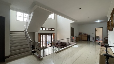 Rumah Mewah di Mangga Besar, Jakarta Barat, 7 Kamar Tidur, LT 209m²