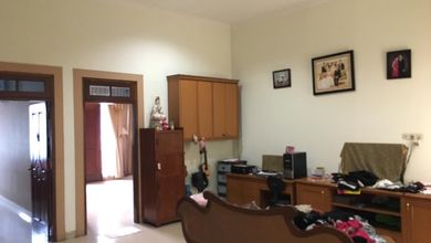 Penawaran Langka, rumah Prestisius di Taman Palem, Jakarta Barat, LB 350m²