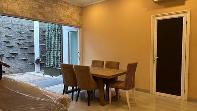 Rumah Sewa Nyaman Lokasi Gading Serpong Pondok Hijau Golf, Tangerang, LB 200m²