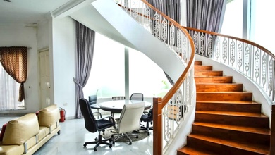 For Sale rumah Premium di Intercon, Jakarta Barat - LT 500m²