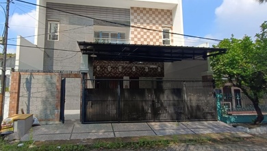 Kesempatan Rumah di Pondok Tjandra, Sidoarjo, LB 250m², Harga 1,9 Miliar