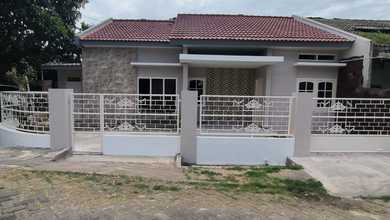 Rumah Dijual di Rungkut, Surabaya, LB 220m², Harga Kompetitif!