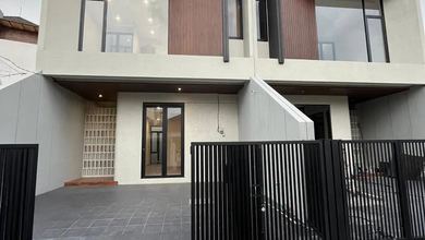 Dijual Rumah Nyaman di Semolowaru, Surabaya - LT 102m²