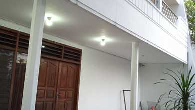 Penawaran Eksklusif, rumah Prestisius di Dukuh Kupang, Surabaya, LB 589m²
