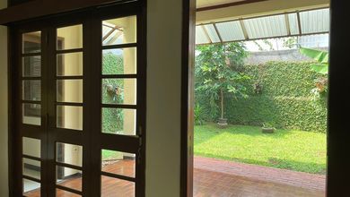 Kesempatan Eksklusif, rumah Prestisius di Sektor 1 - Bintaro, Jakarta Selatan, LB 150m²