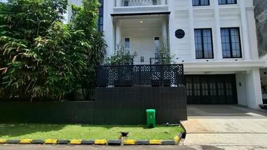 Penawaran Langka, rumah Mewah di Sektor 9-Bintaro, Tangerang Selatan, LB 175m²