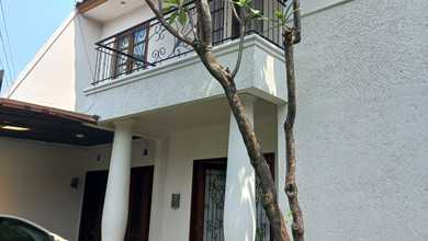 Kesempatan Eksklusif, rumah Mewah di Sektor 3 - Bintaro, Tangerang Selatan, LB 200m²