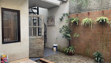 Penawaran Eksklusif, rumah Prestisius di Sektor 9-Bintaro, Tangerang Selatan, LB 200m²