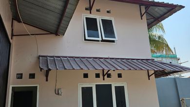 Gudang sangat dekat ke pintu gerbang toll Aarah Merak/Jakarta, bagus baru selesai direnov, bebas banjir