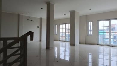 5 Ruko Gandeng Depan Jalan Raya Ramai, Bebas Banjir, Dilalui Bus Way,/ Angkot, Bisa Sewa, Cocok Untuk Usaha, Lokasi Sangat Strategis 