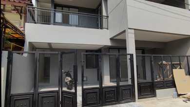 Rumah Mewah di Pulo Asem, Jakarta Timur, 4 KT, LT 135m²