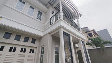 Rumah Mewah di Cempaka Putih, Jakarta Pusat, 4 KT, LT 216m²