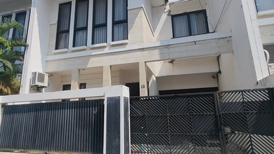 Penawaran Eksklusif, rumah Prestisius di Cempaka Putih, Jakarta Pusat, LB 285m²