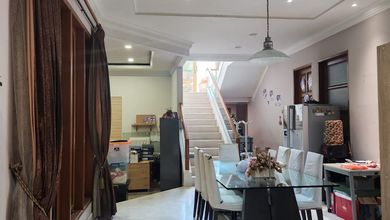 Rumah Area Luxury Kedoya, Jakarta Barat - Harga Menarik 13,5 Miliar