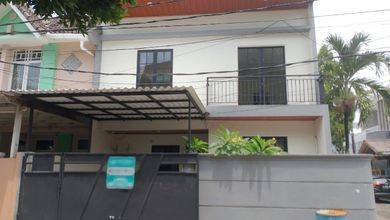 Rumah Megah Unfurnished Lokasi Strategis Daerah Taman Palem