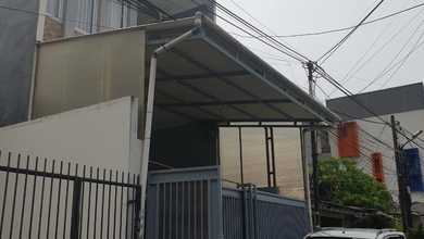 Kesempatan Rumah di Pegadungan, Jakarta Barat, LB 150m², Harga 1,95 Miliar