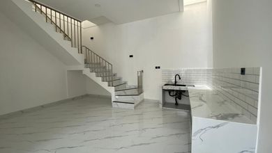 Rumah Dijual di Karang Tengah, Tangerang, LB 135m², Harga Kompetitif!