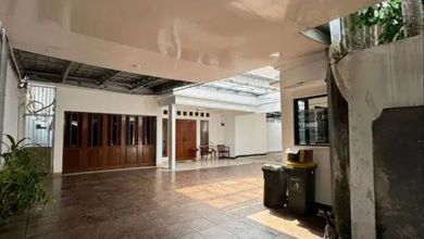 Hunian Mewah di Mampang Prapatan, Jakarta Selatan, 3 Kamar Tidur, LT 535m²