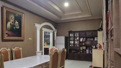 Kesempatan Eksklusif, rumah Prestisius di Taman Palem, Jakarta Barat, LB 250m²